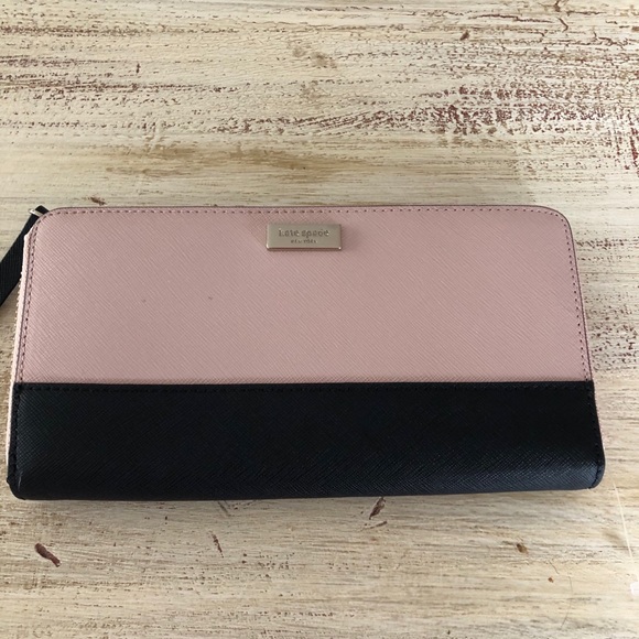 COPY - Kate Spade ♠️ Wallet - Picture 1 of 6